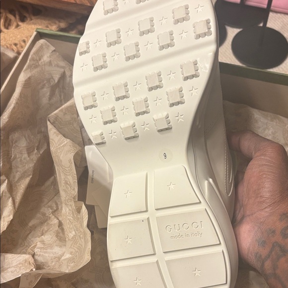 Gucci Men's Cream Sneakers with Red and Green Stripes - Picture 3 of 6